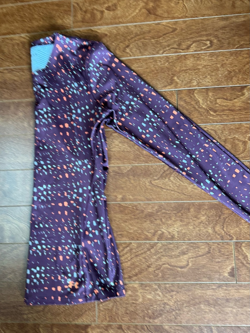 Under Armour top - Picture 3 of 3